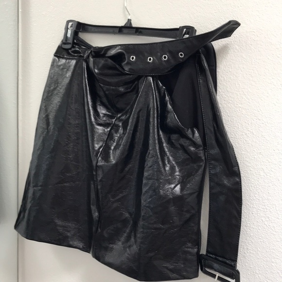 Black leather skirt - Picture 1 of 2